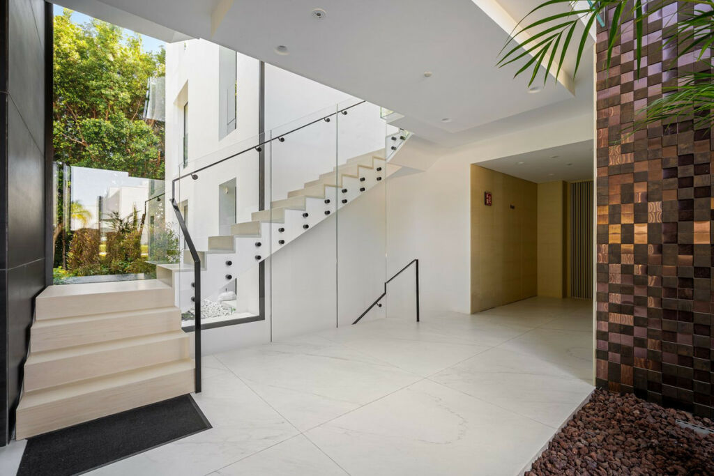 Middle Floor Apartment Estepona Málaga - image 19