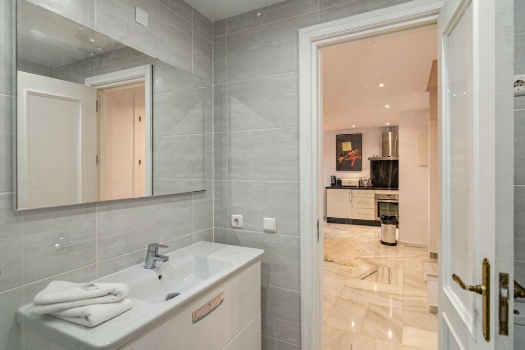 Townhouse El Paraiso Málaga - image 19