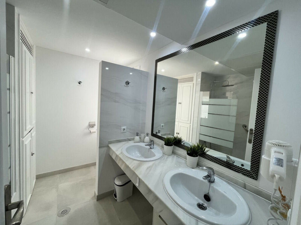 Middle Floor Apartment Riviera del Sol Málaga - image 19