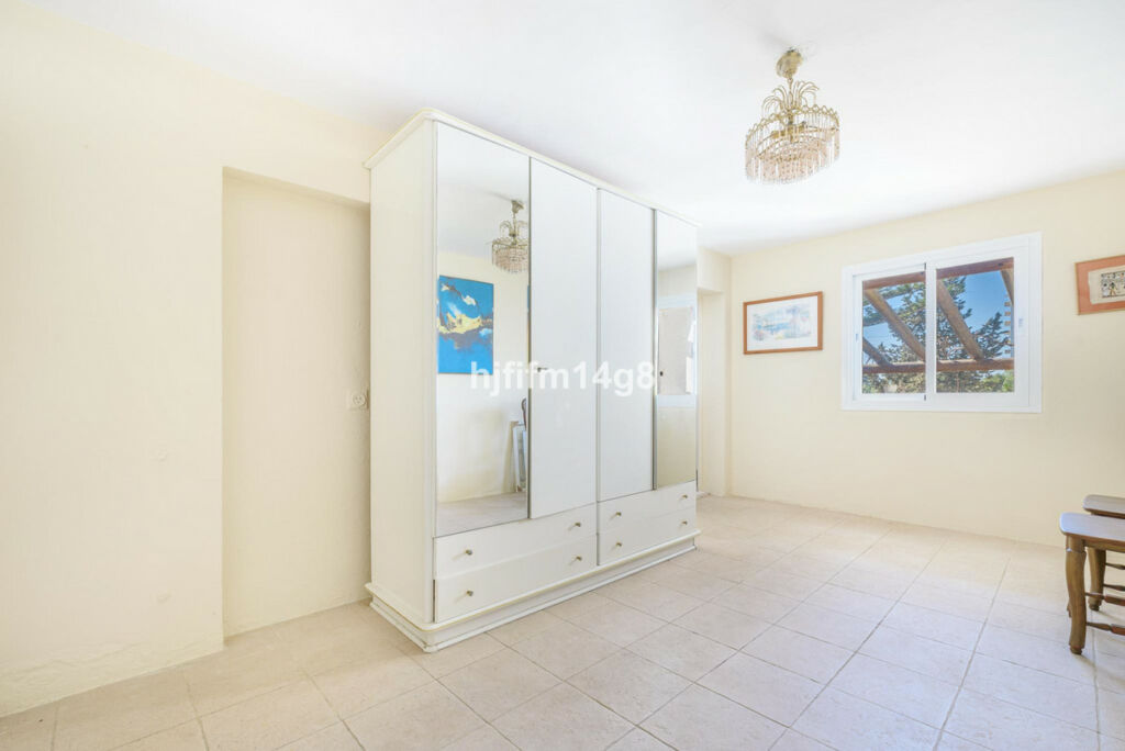 Detached Villa Nueva Andalucía Málaga - image 19