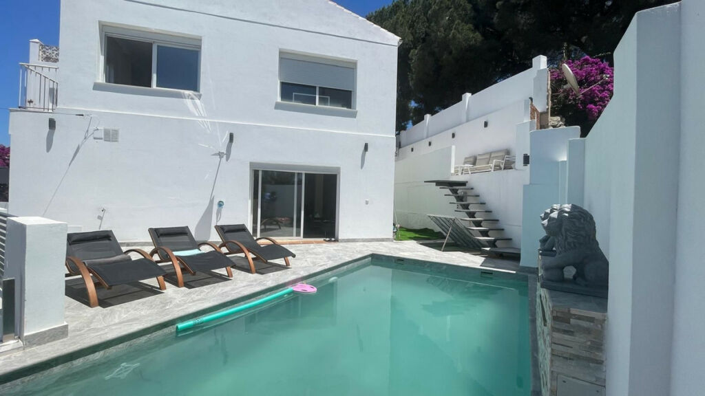 Detached Villa Nueva Andalucía Málaga - image 19