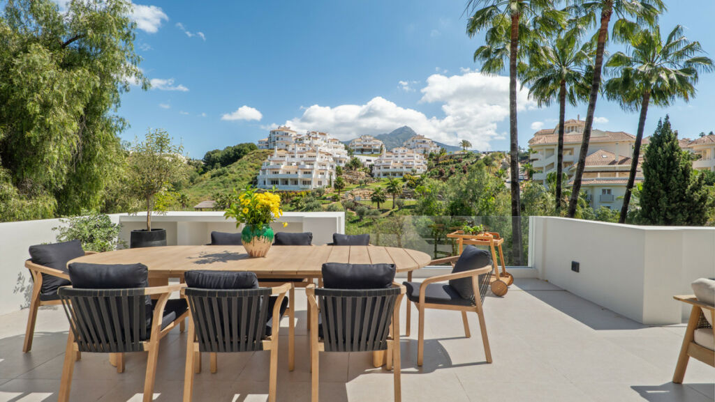 Detached Villa Nueva Andalucía Málaga - image 19
