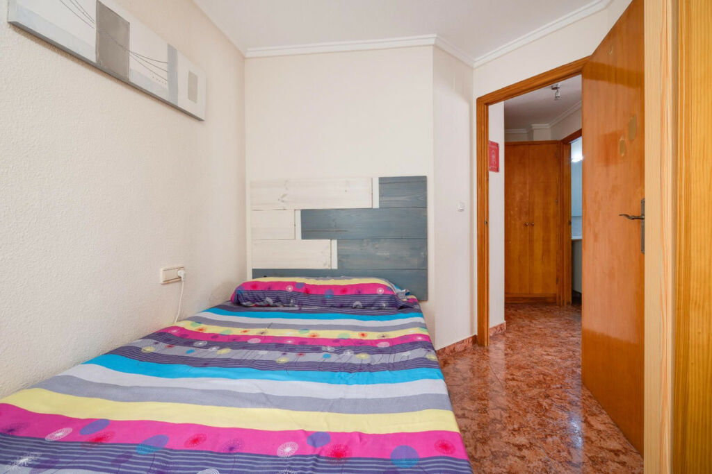 Middle Floor Apartment Torrevieja Alicante - image 19