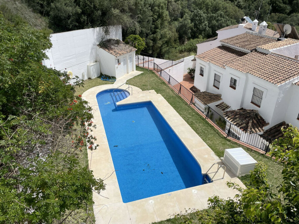 Townhouse Altos de los Monteros Málaga - image 19