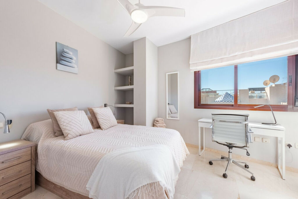Penthouse Costalita Málaga - image 19