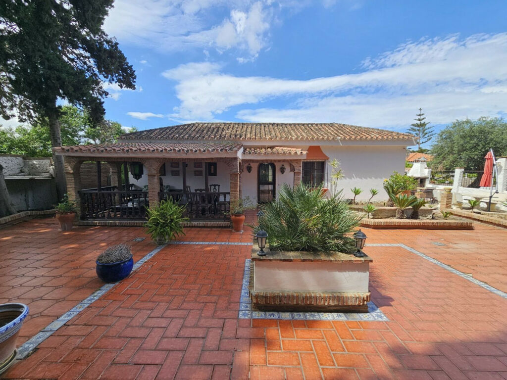 Detached Villa Alhaurín de la Torre Málaga - image 3