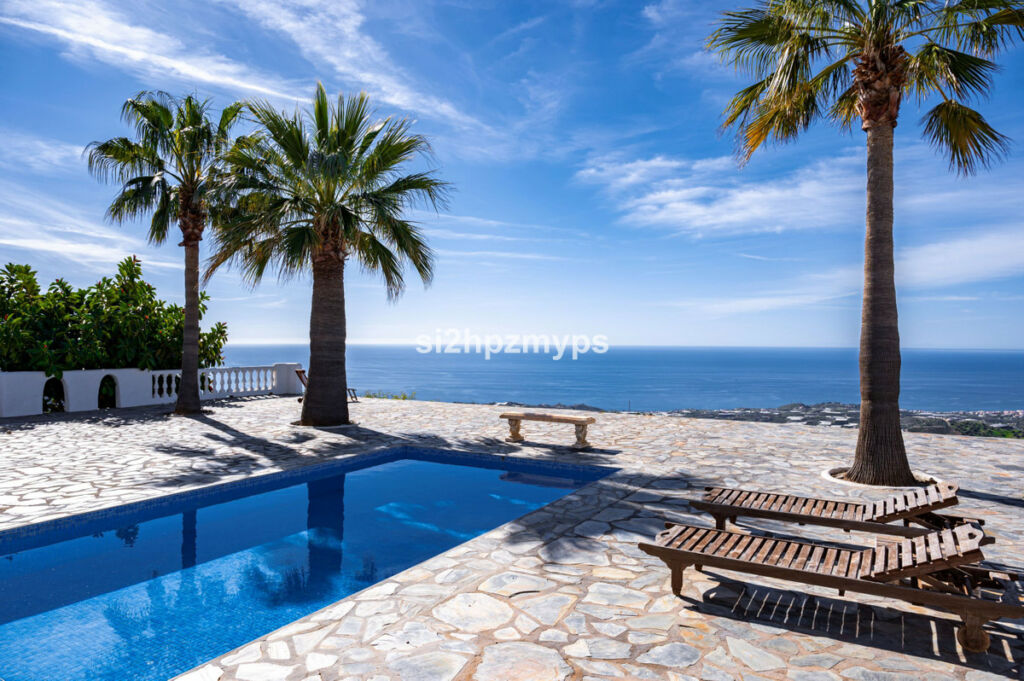 Detached Villa Sayalonga Málaga - image 19