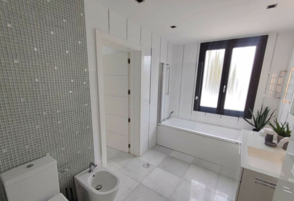 Detached Villa Nueva Andalucía Málaga - image 18
