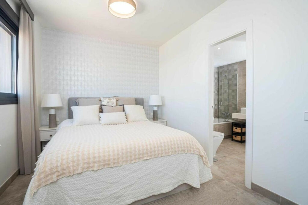 Middle Floor Apartment Estepona Málaga - image 19
