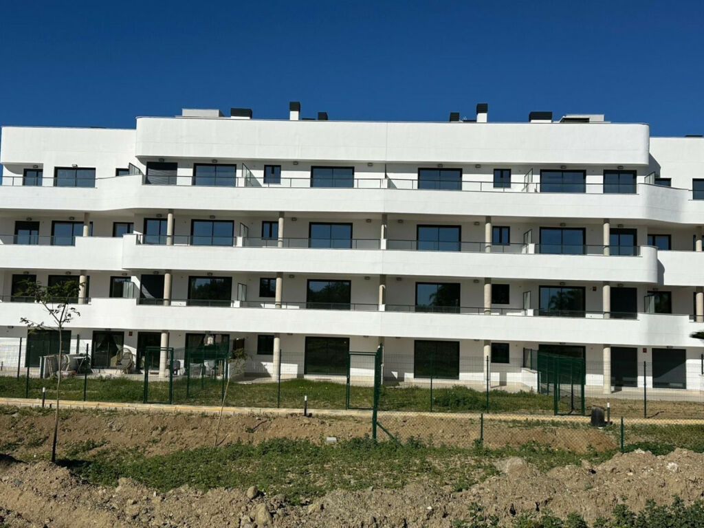 Middle Floor Apartment Estepona Málaga - image 19