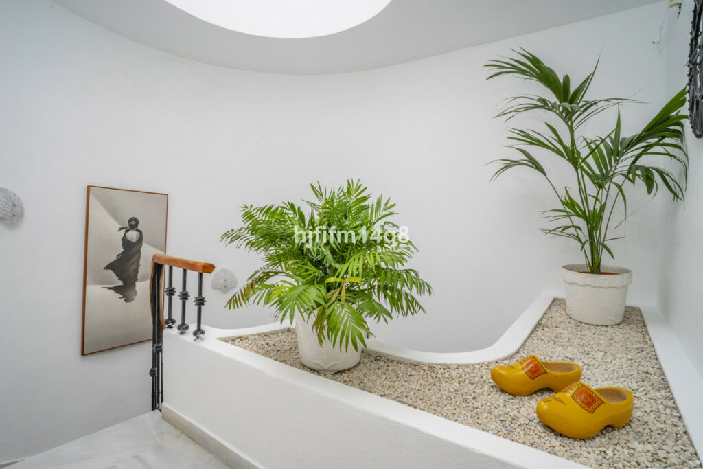 Detached Villa Nueva Andalucía Málaga - image 19