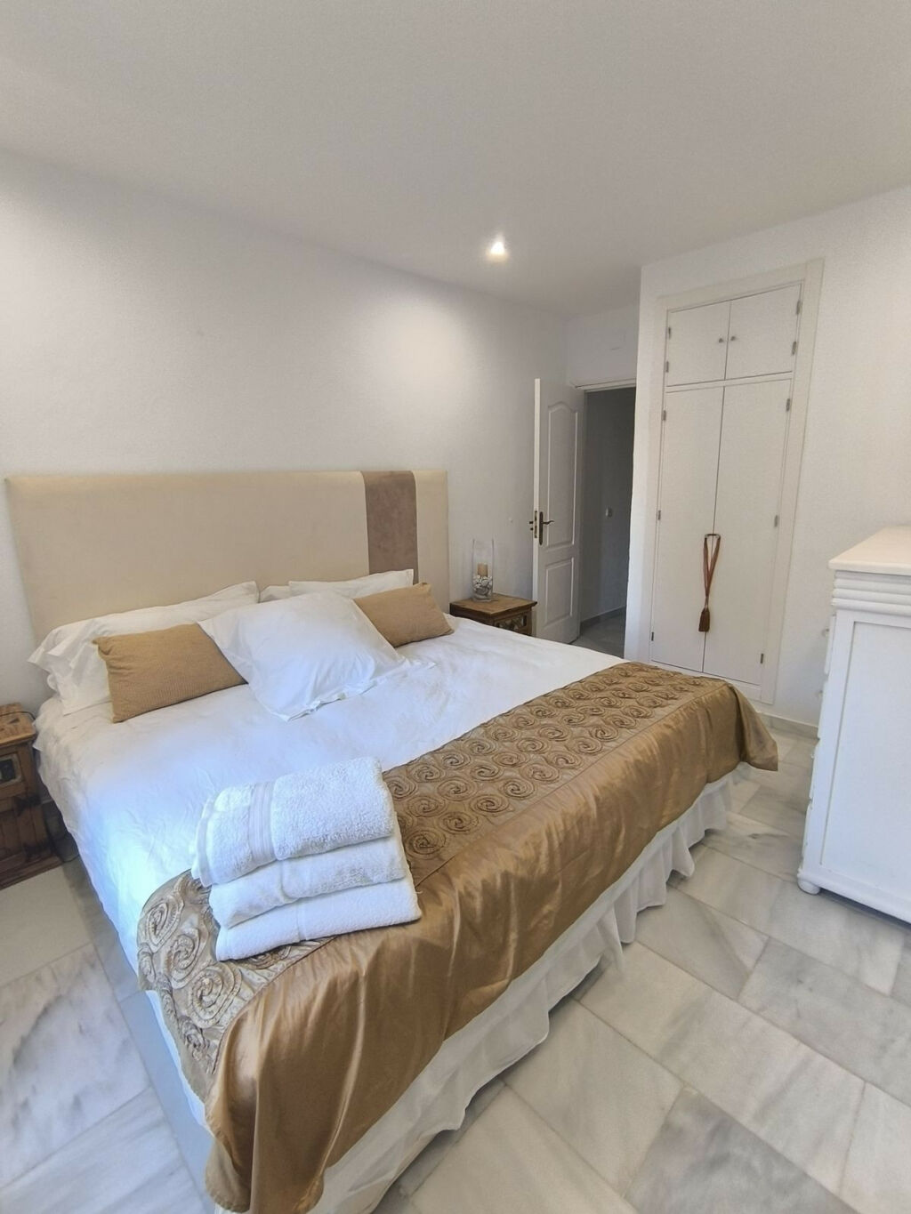Detached Villa Estepona Málaga - image 19