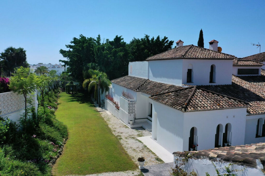 Detached Villa El Paraiso Málaga - image 19