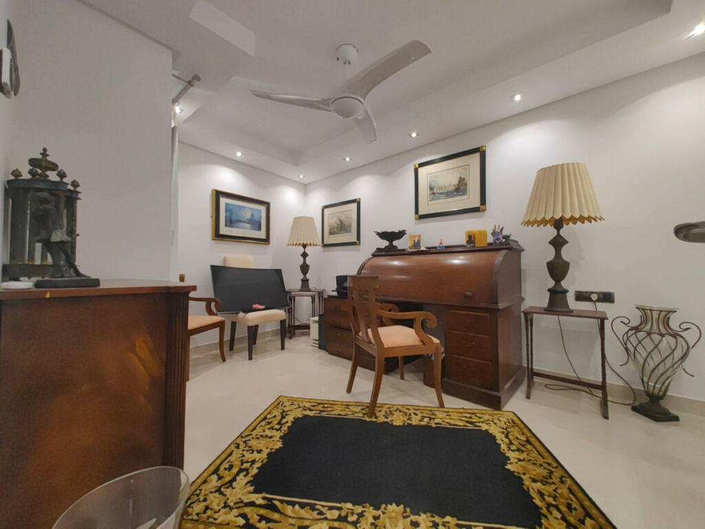 Detached Villa Estepona Málaga - image 19