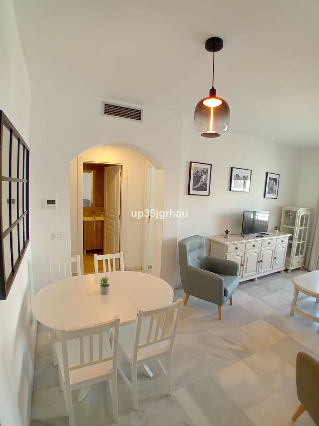 Middle Floor Apartment Estepona Málaga - image 2