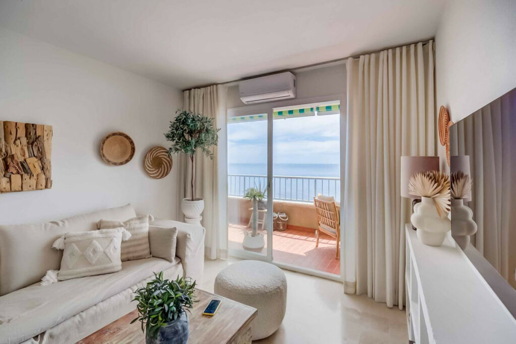 Top Floor Apartment Fuengirola Málaga - image 2