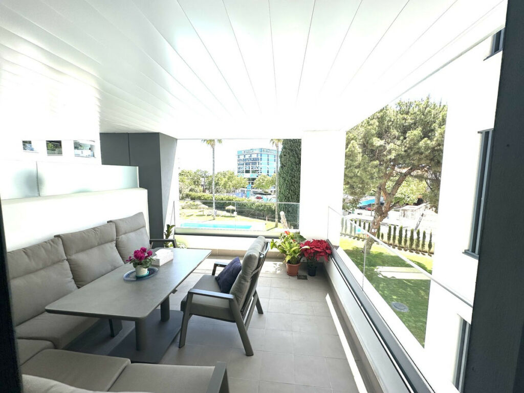 Middle Floor Apartment San Pedro de Alcántara Málaga - image 2