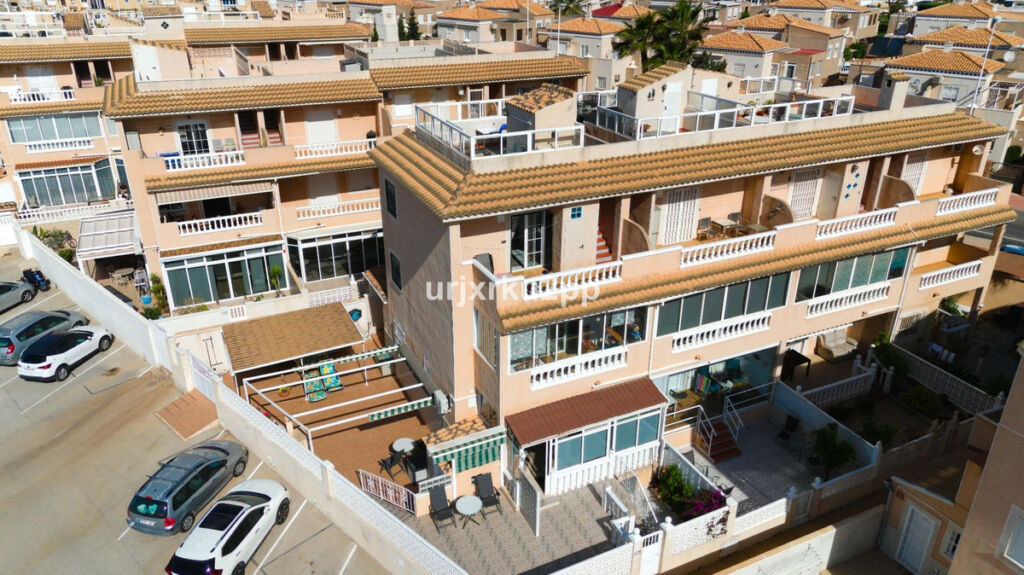Townhouse Torrevieja Alicante - image 2