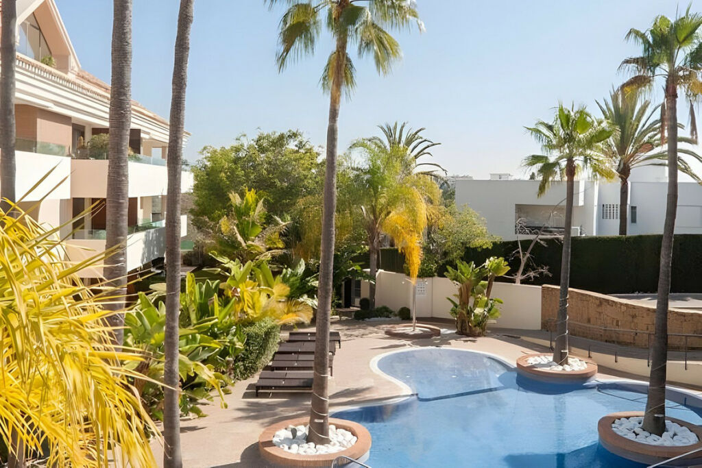 Middle Floor Apartment Los Monteros Málaga - image 2