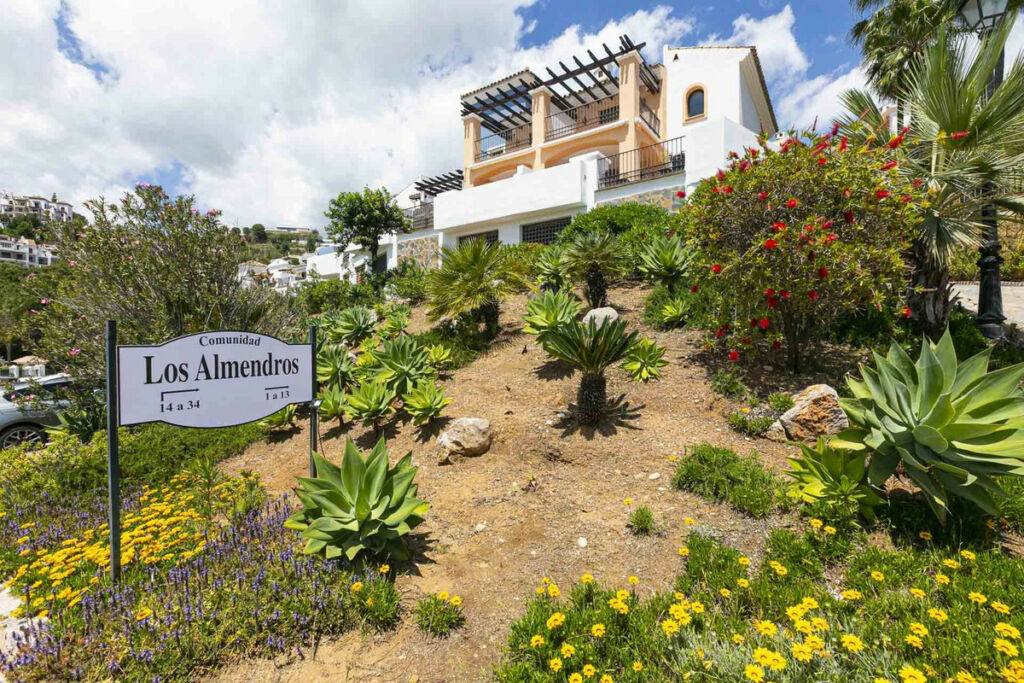 Townhouse Los Arqueros Málaga - image 2