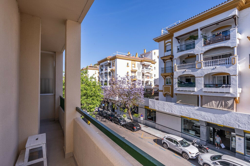 Middle Floor Apartment Marbella Málaga - image 2