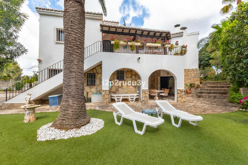 Detached Villa Moraira Alicante - image 2