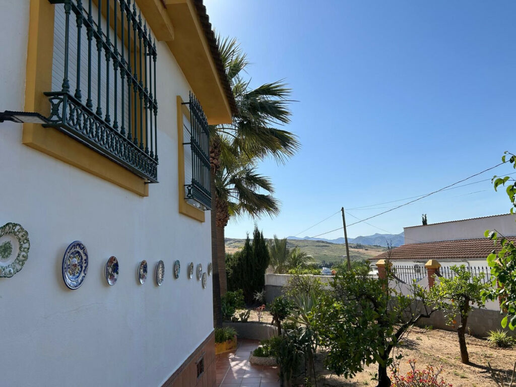 Detached Villa Alora Málaga - image 2