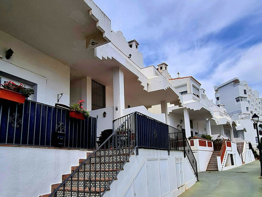 Townhouse Torreguadiaro Cádiz - image 4