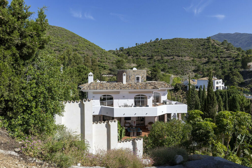 Detached Villa Benahavís Málaga - image 2