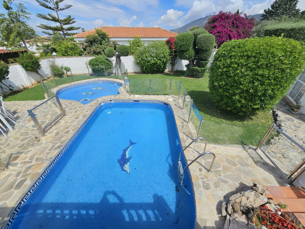 Detached Villa Alhaurín de la Torre Málaga - image 4