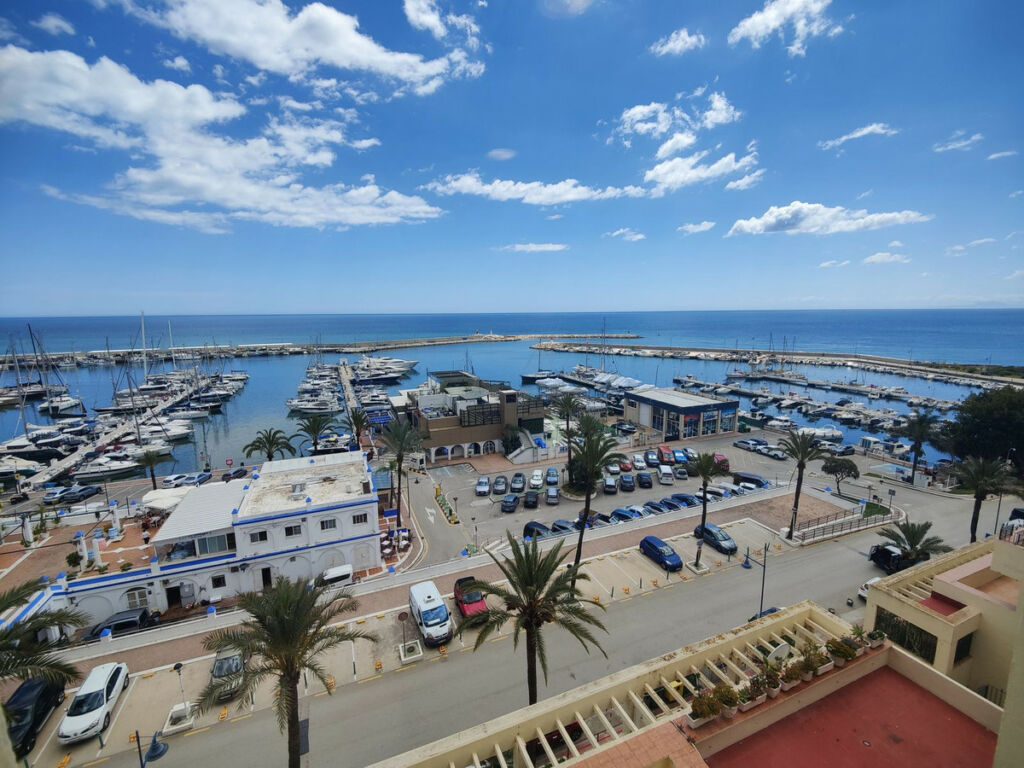 Middle Floor Apartment Estepona Málaga