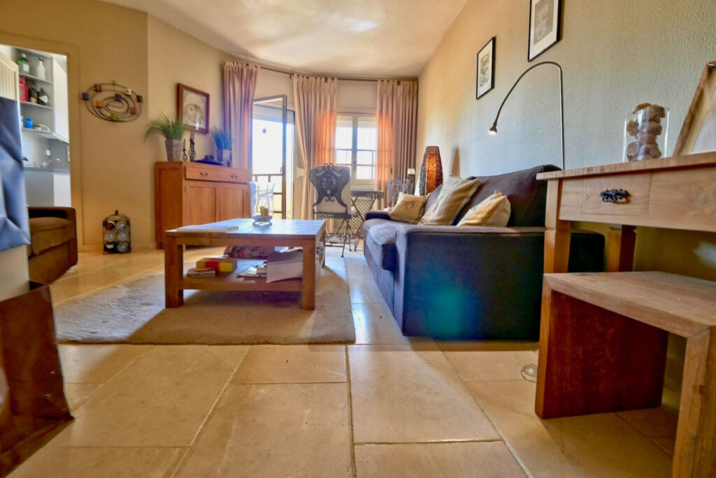 Middle Floor Apartment Puerto de Cabopino Málaga - image 2