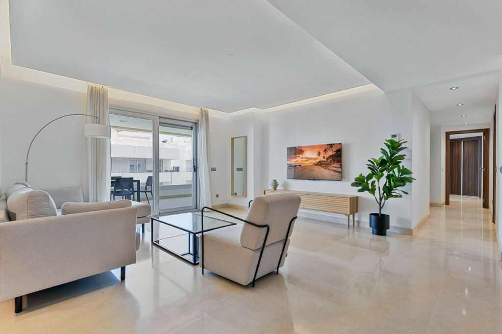Middle Floor Apartment San Pedro de Alcántara Málaga - image 2