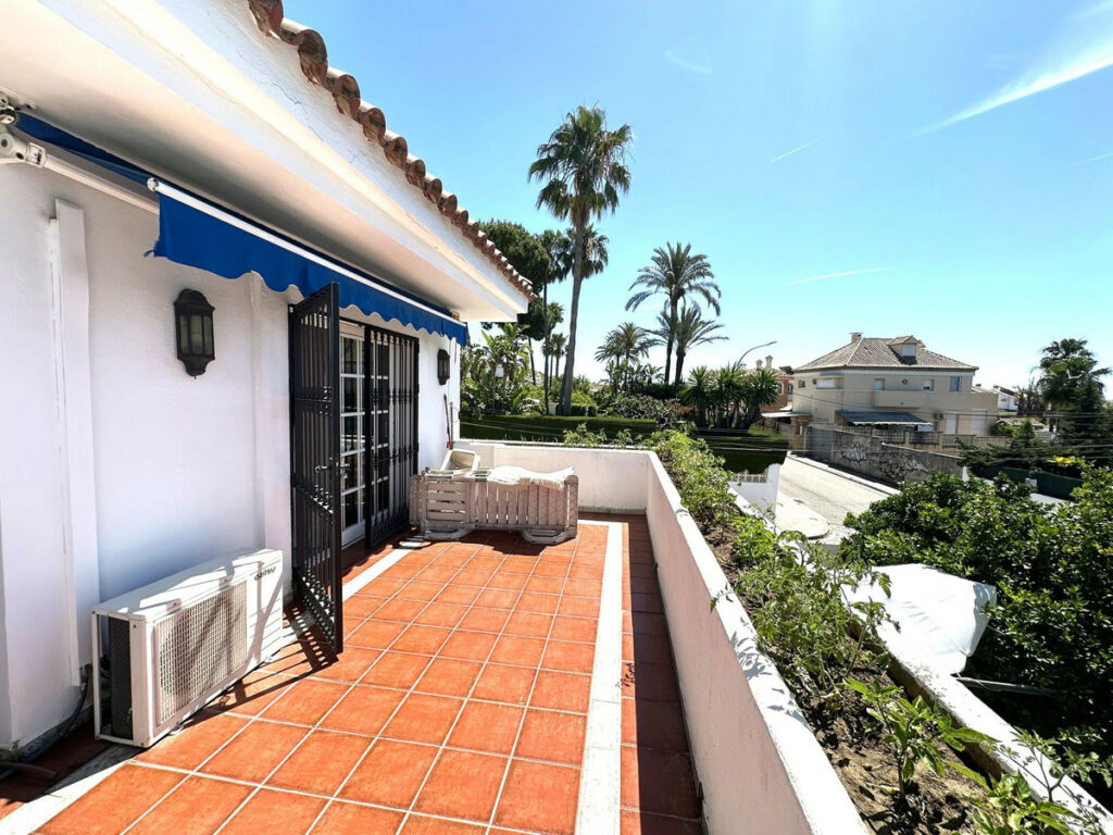 Detached Villa San Pedro de Alcántara Málaga - image 2