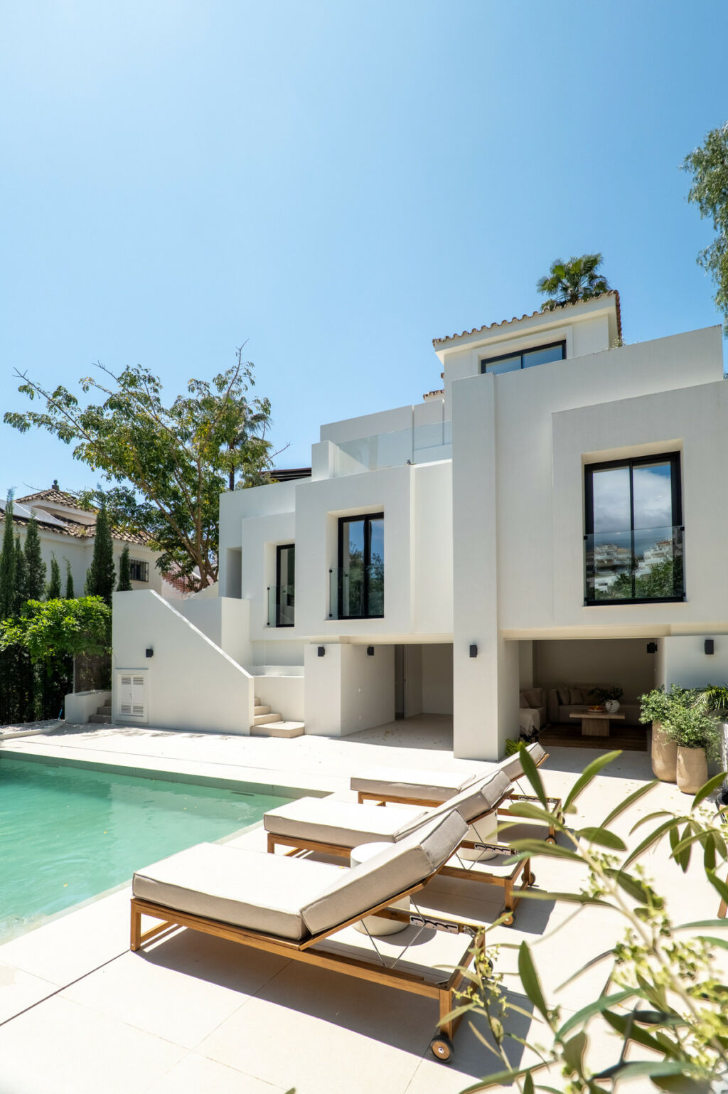 Detached Villa Nueva Andalucía Málaga - image 2