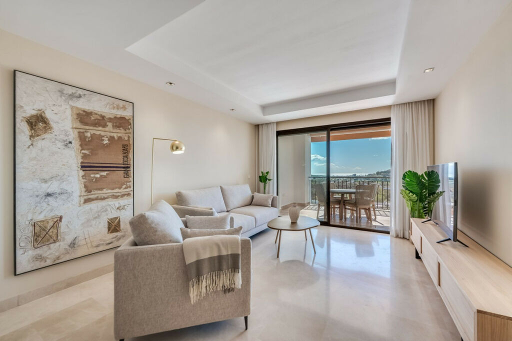 Middle Floor Apartment La Quinta Málaga - image 2