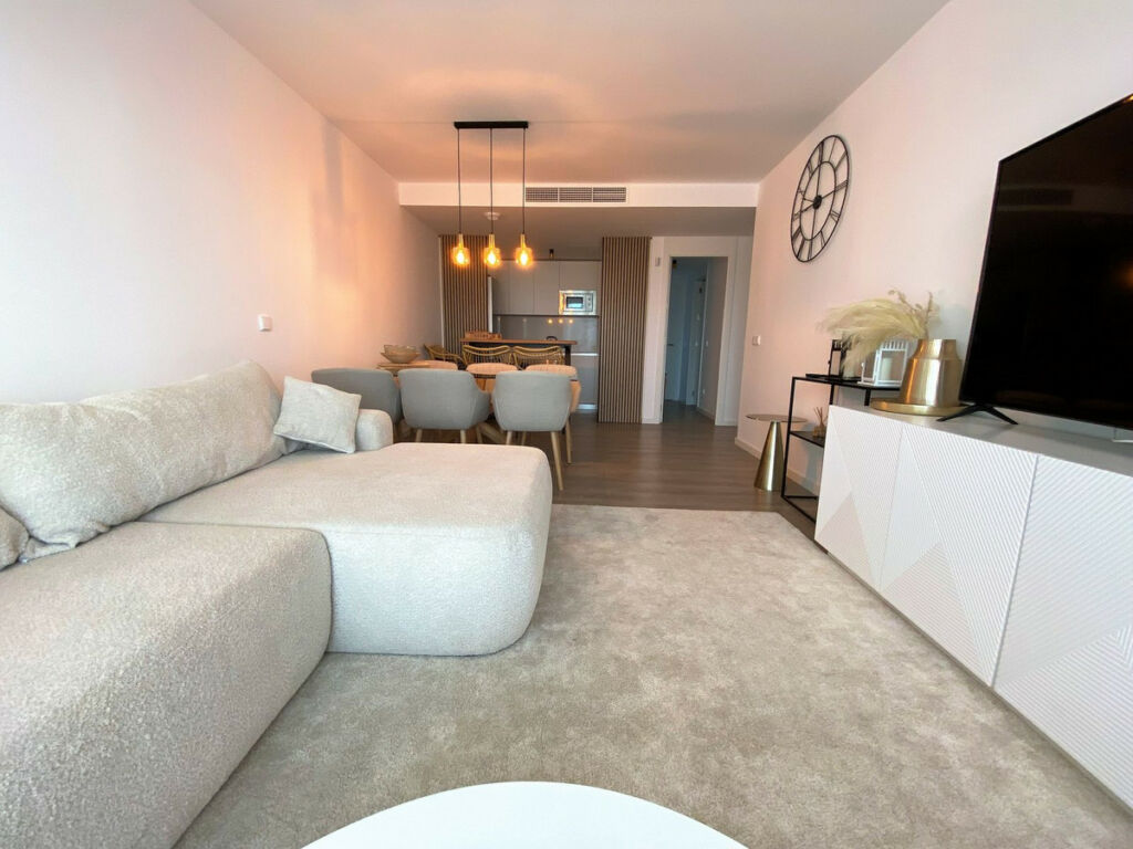 Middle Floor Apartment Estepona Málaga - image 2