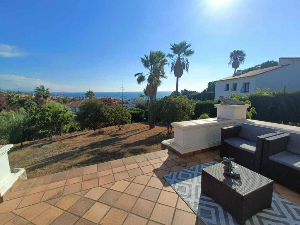 Detached Villa Estepona Málaga - image 2