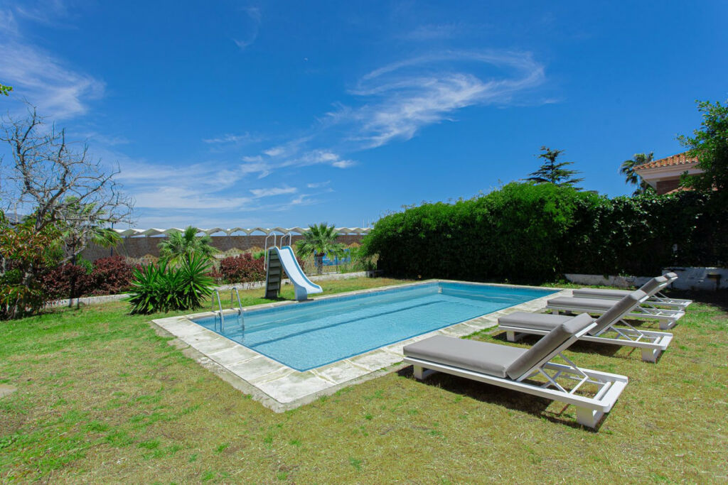 Detached Villa Nueva Andalucía Málaga - image 2