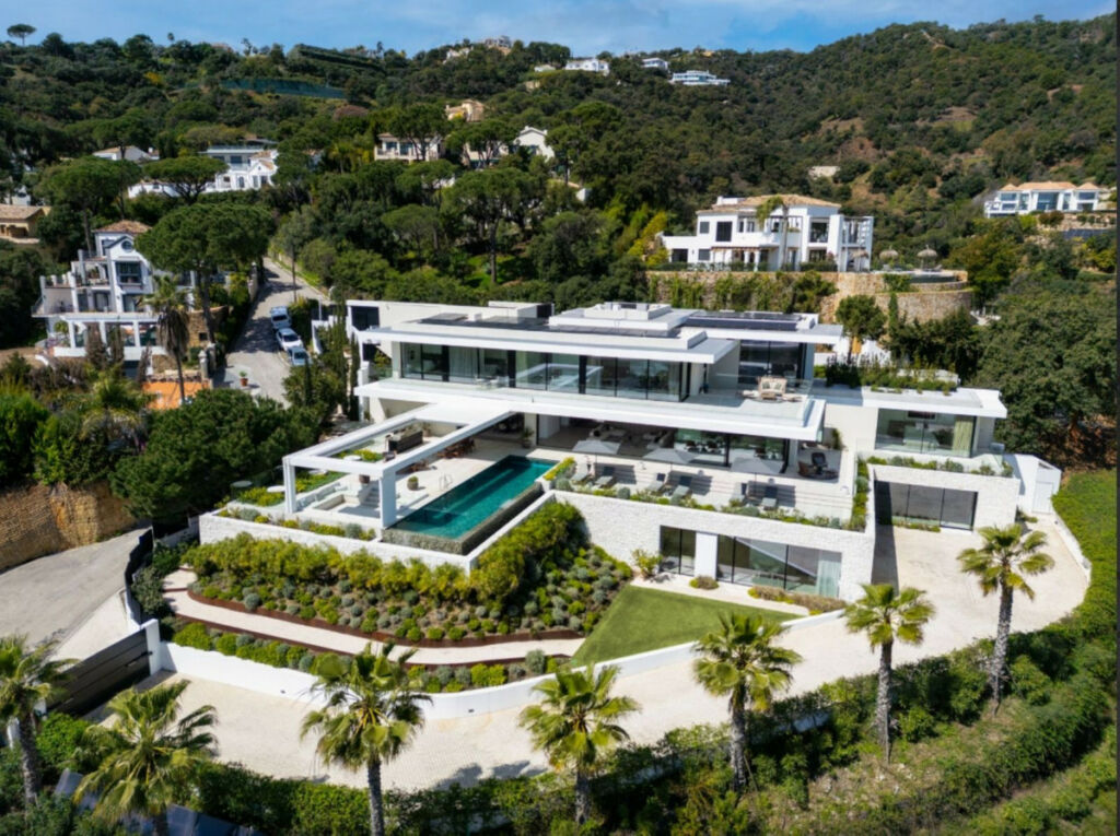 Detached Villa Benahavís Málaga - image 2