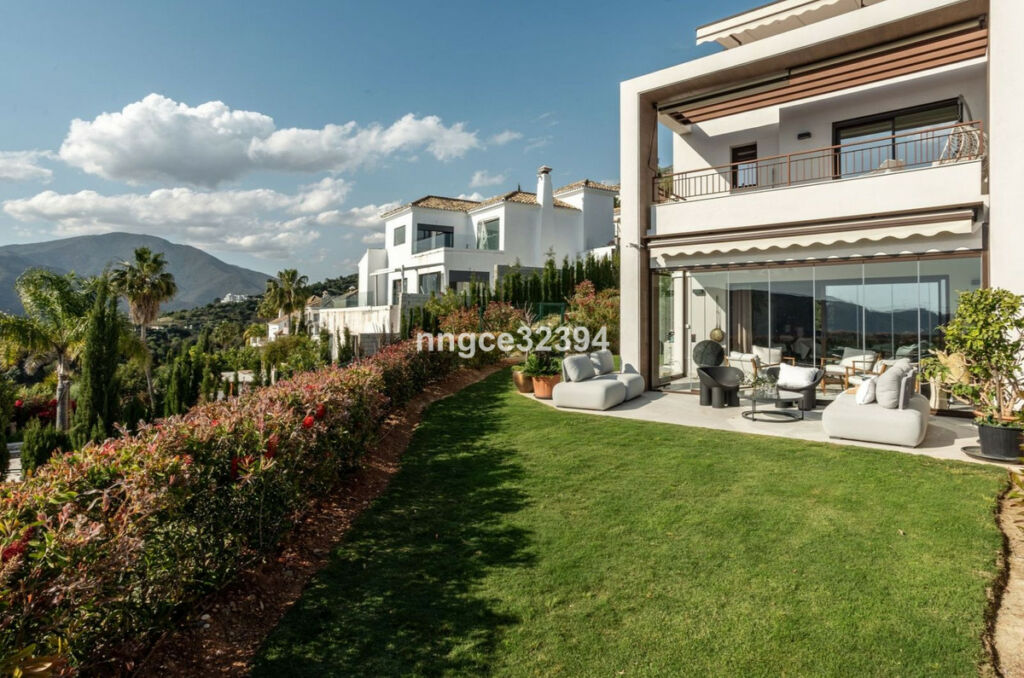 Semi-Detached House Nagüeles Málaga - image 3