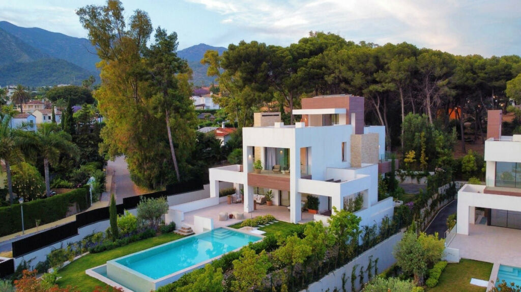 Detached Villa The Golden Mile Málaga - image 2