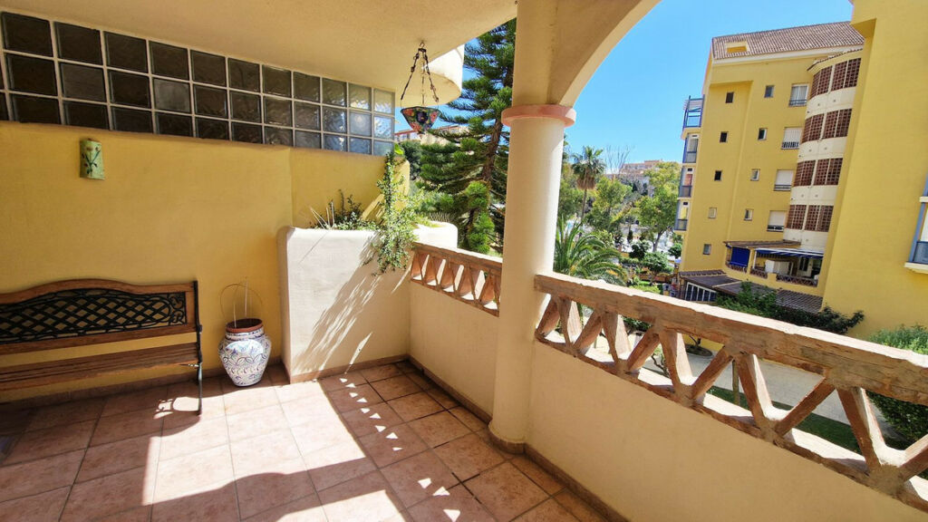 Middle Floor Apartment Arroyo de la Miel Málaga - image 2