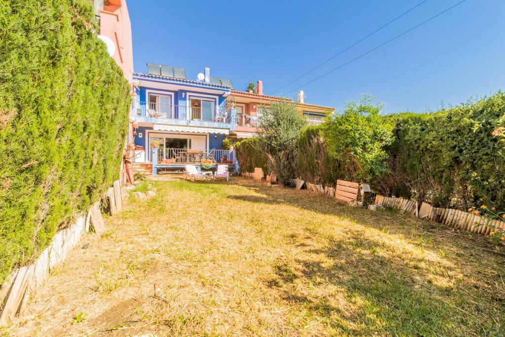 Townhouse Estepona Málaga - image 2