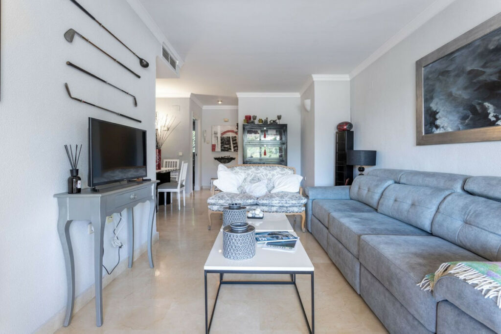 Middle Floor Apartment La Quinta Málaga - image 2