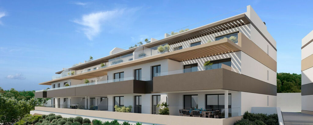 Middle Floor Apartment Estepona Málaga - image 2