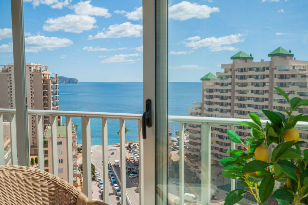 Middle Floor Apartment Calpe Alicante - image 2