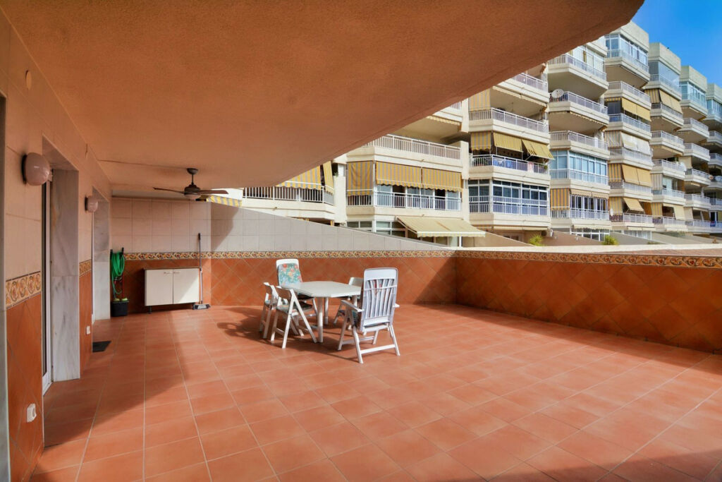 Middle Floor Apartment Los Boliches Málaga - image 2
