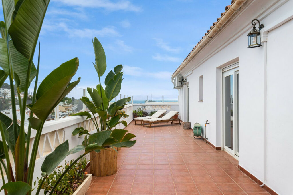 Penthouse Nueva Andalucía Málaga - image 2