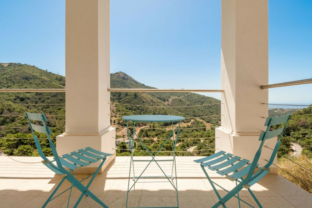 Detached Villa Benahavís Málaga - image 2